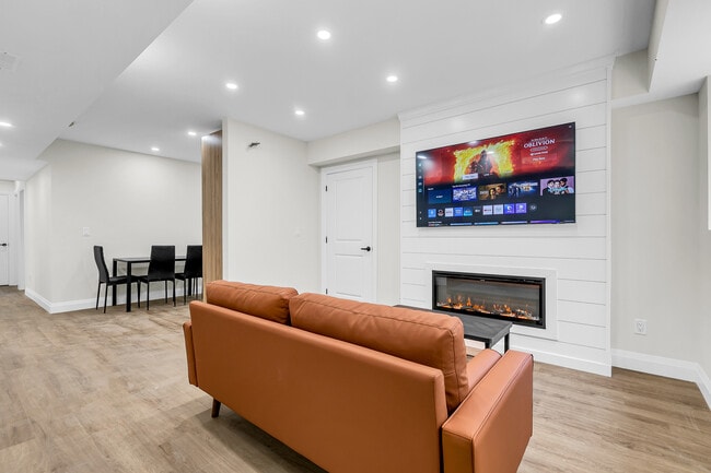 Building Photo - 487 Campbell Av