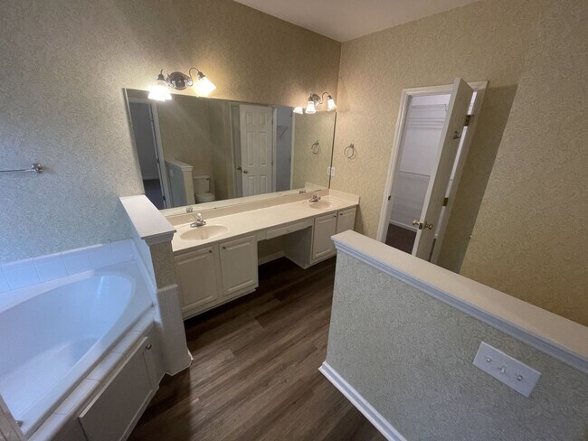Foto del edificio - 3 Bedroom 2 Bathroom Condo!