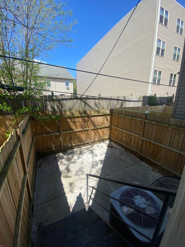 Building Photo - 1712 N Bouvier St