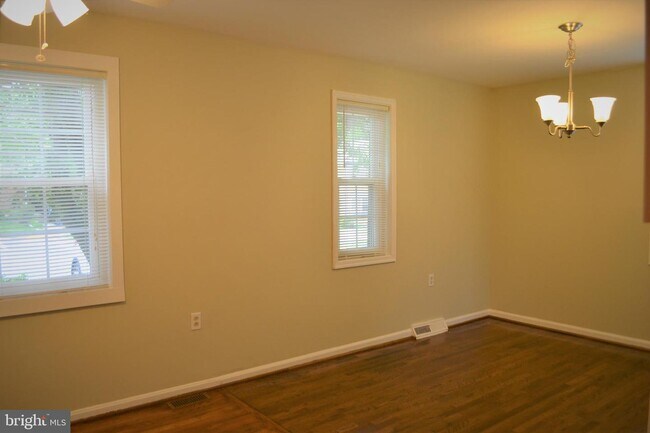 Foto del edificio - 9926 Lakepointe Ct
