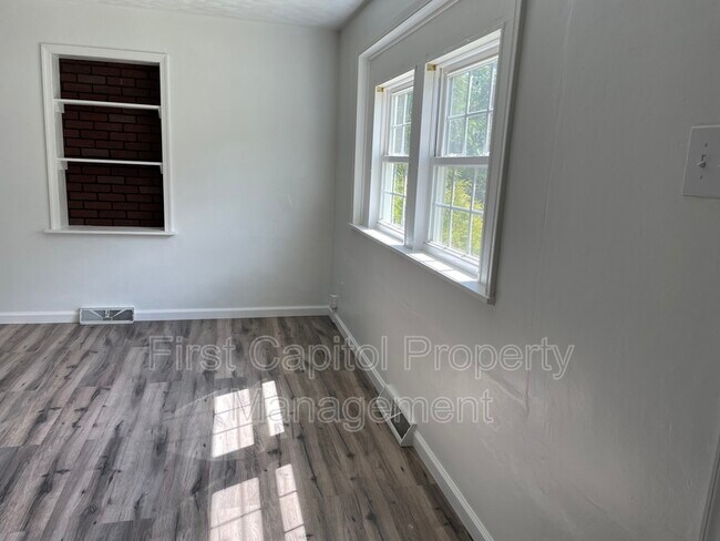 Building Photo - 311 E Lancaster St