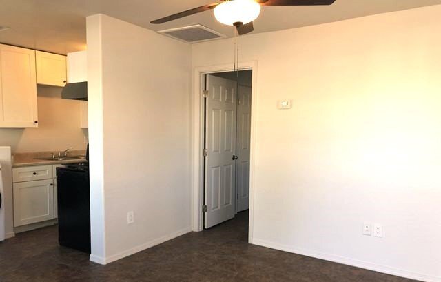 Building Photo - Charming 1-Bedroom Oasis – Move-in Ready &...
