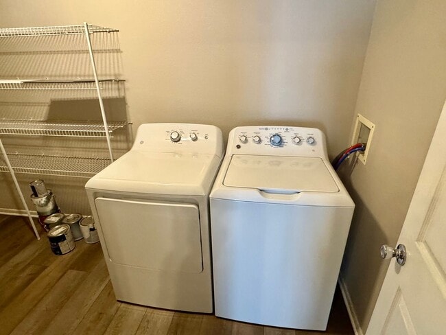 Building Photo - Southside 3/2 home with attached 2 car garage