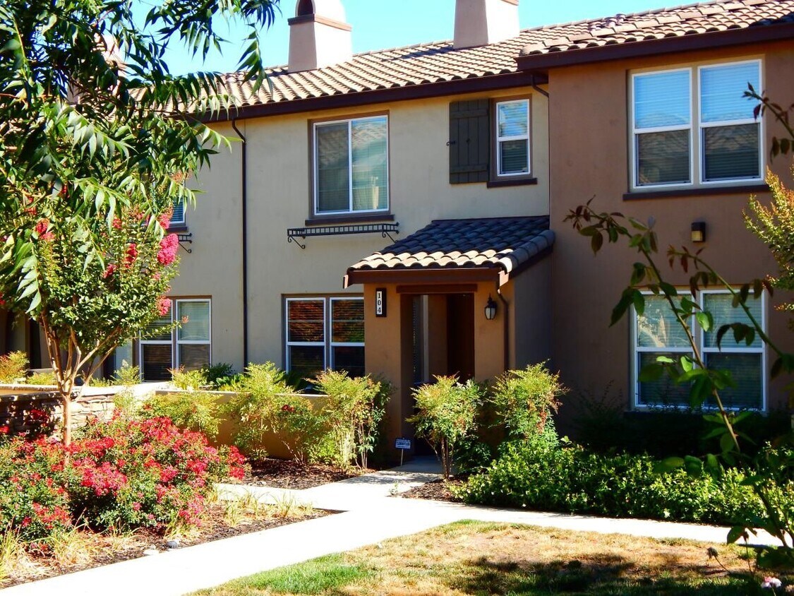 Foto principal - 425 Regatta Ln
