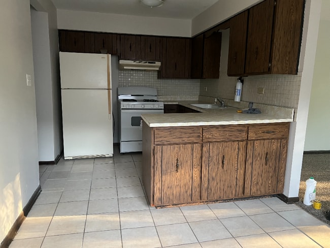 Building Photo - 14631 Lamon Ave