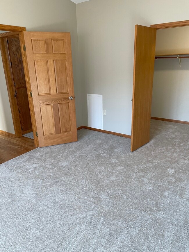 Building Photo - 3991 Whiting Ln NE