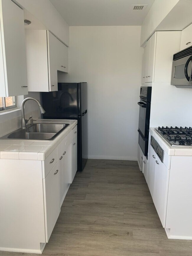 Building Photo - Two Bedroom Condo