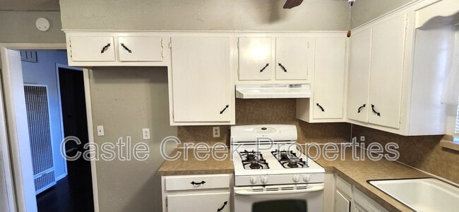 Photo - 20 E 12th St House