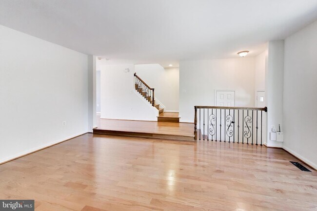 Building Photo - 4 Earth Star Ct