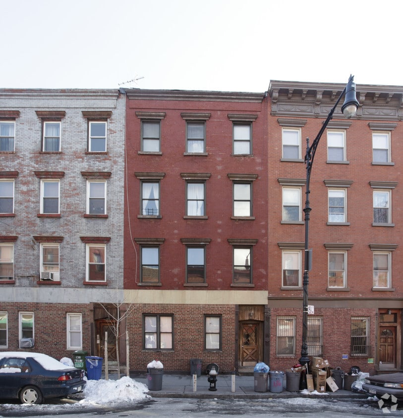 Building Photo - 136 Franklin St