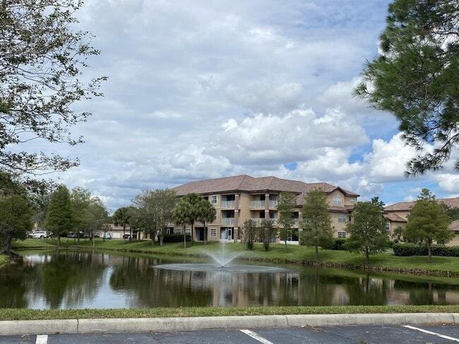 Building Photo - 14036 Fairway Island Dr