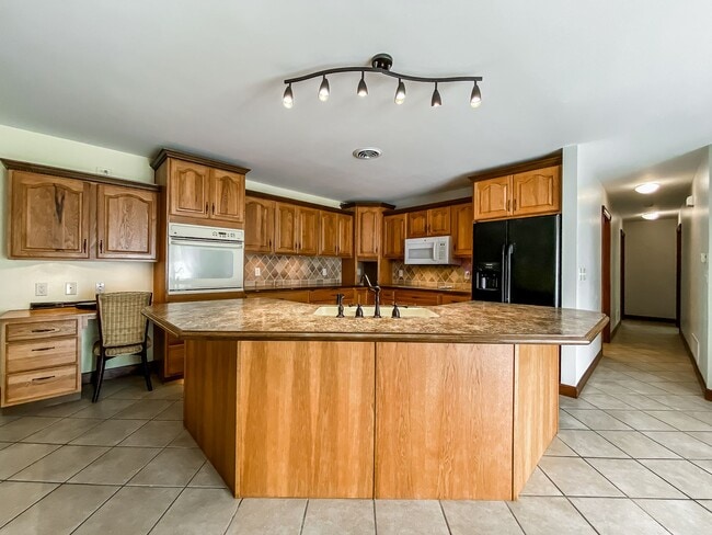 Building Photo - Beautiful 3 bed, 2 bath house in the country