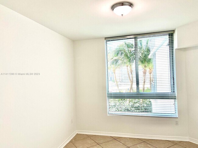 Building Photo - 350 S Miami Ave