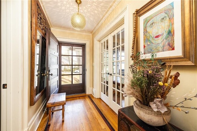 Building Photo - 870 Wellesley Dr NW