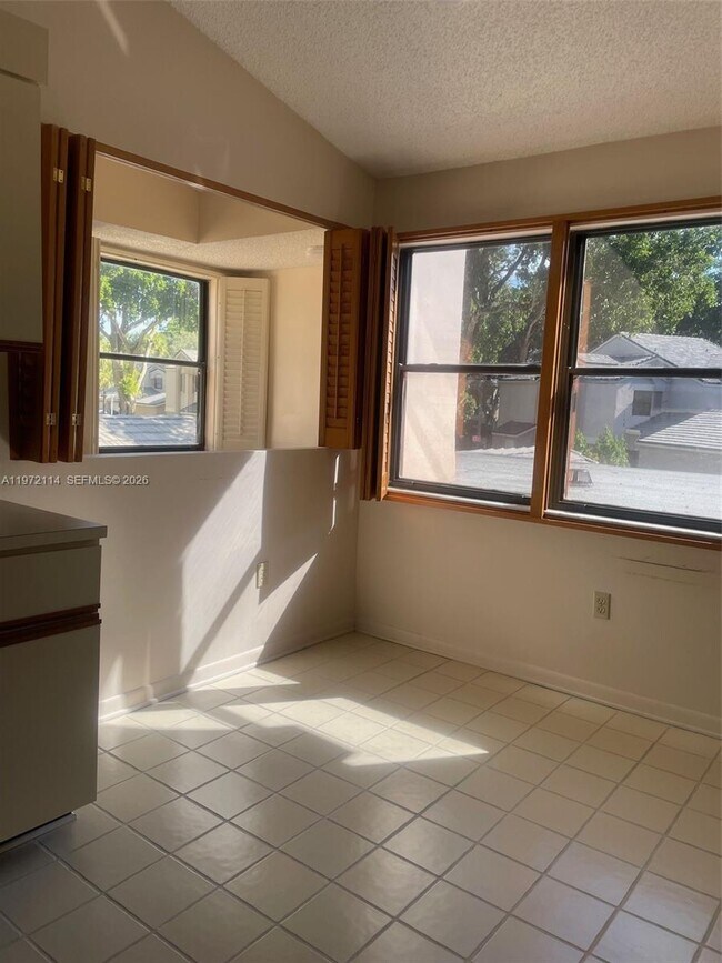 Foto del edificio - 9831 NW 1st Ct