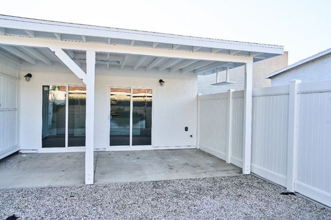 Building Photo - 606 Realty St