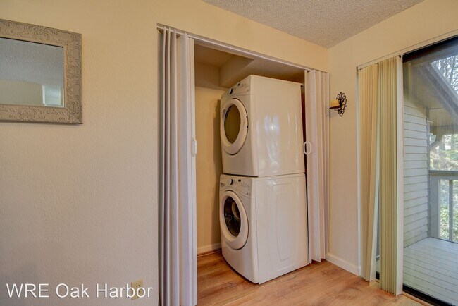 Building Photo - 1 br, 1 bath House - 1101 SW Harrier Cir #202