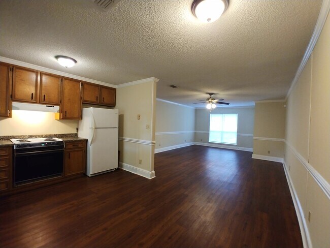 Building Photo - 107 Henrietta Ct