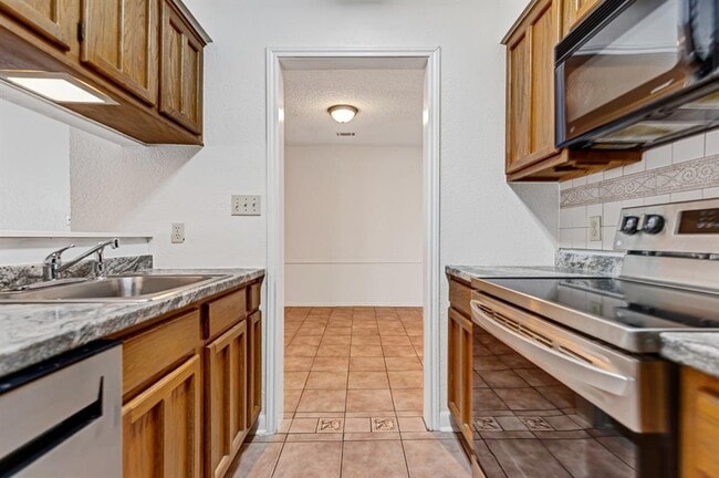 Building Photo - 1202 Thorpe Ln