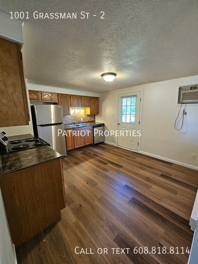 Building Photo - 2 bedroom/ 1 bath apartment in Tomah, WI