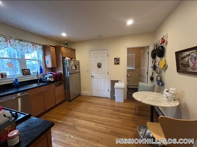 Foto del edificio - 100 Hillside St