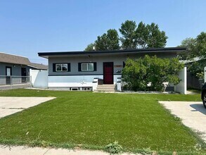 Building Photo - 307 16th St W