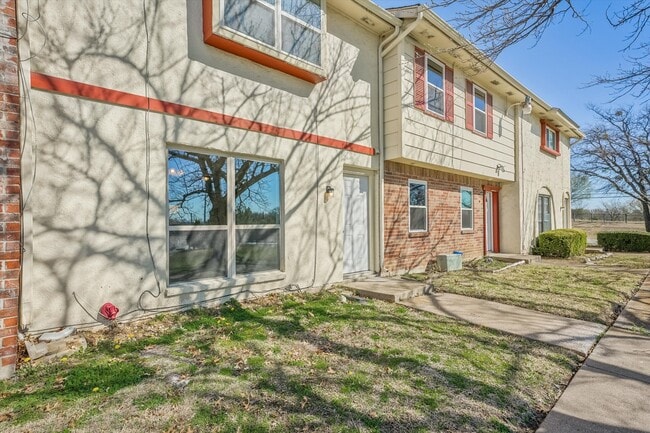 Building Photo - 32 E Mountain Ln
