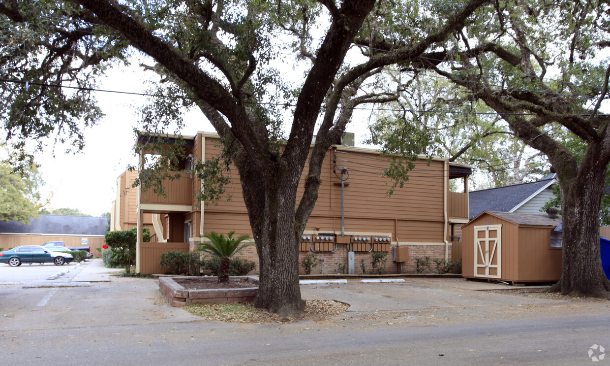 Building Photo - 809 Morton St