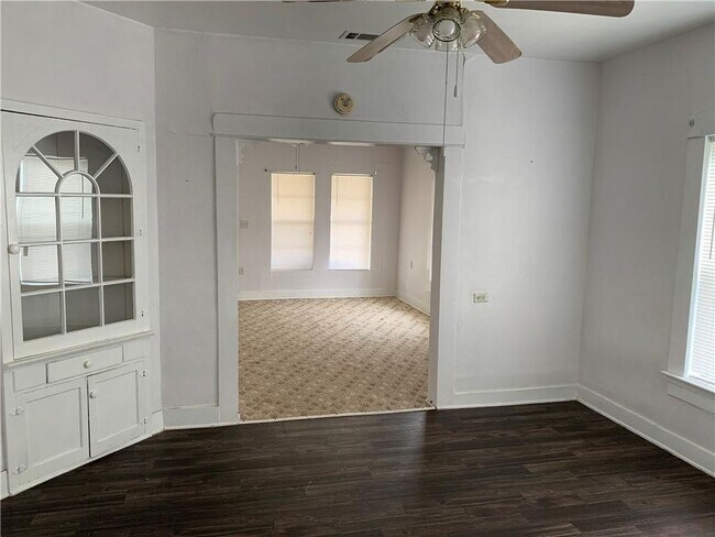 Foto del edificio - 294 E. Hilltop Dr.