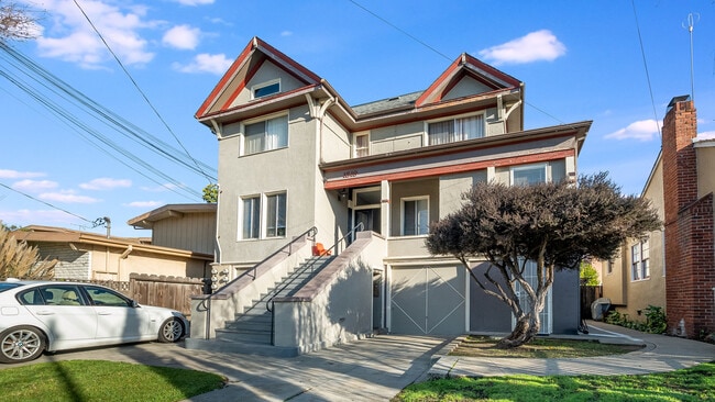 Building Photo - 1519 Encinal Ave