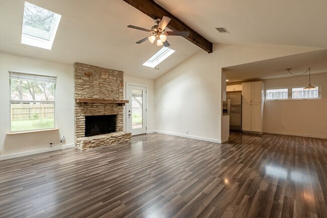 Foto del edificio - Beautiful 3 bedroom, 2 bathroom home in South Austin!!!