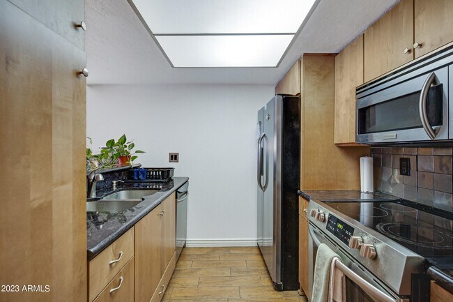 Foto del edificio - 540 N May