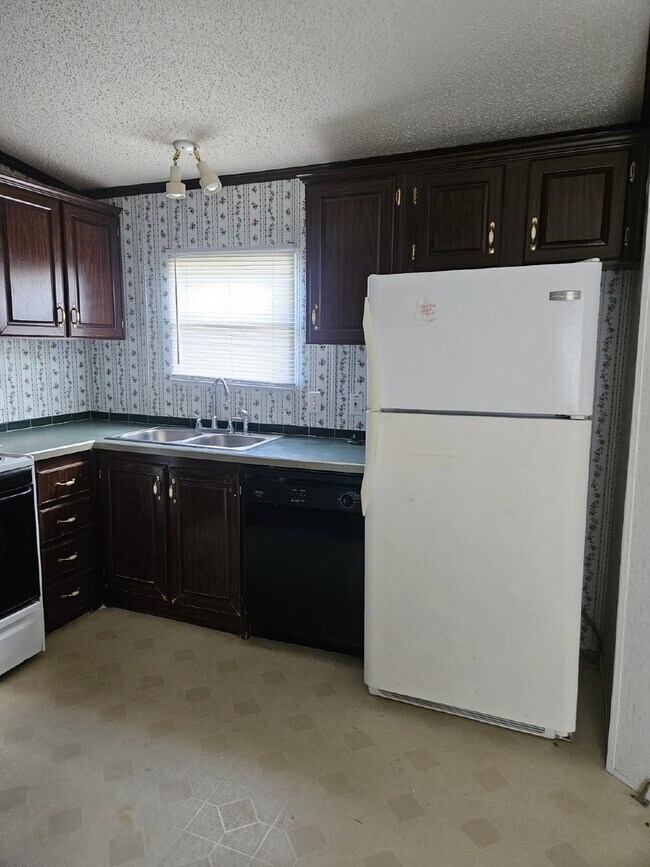 Building Photo - 3 Bedroom/2 bath mobile home