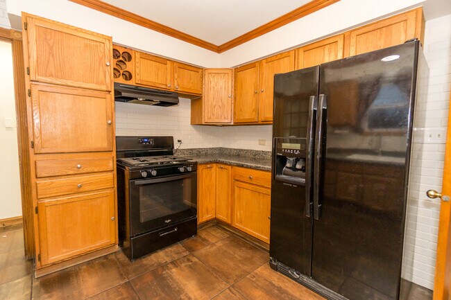 Building Photo - 649 S Wisconsin Ave