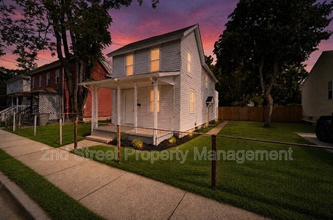 Building Photo - 210 W Buck St