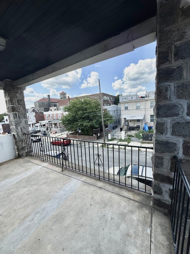 DECK - 425 N Simpson St