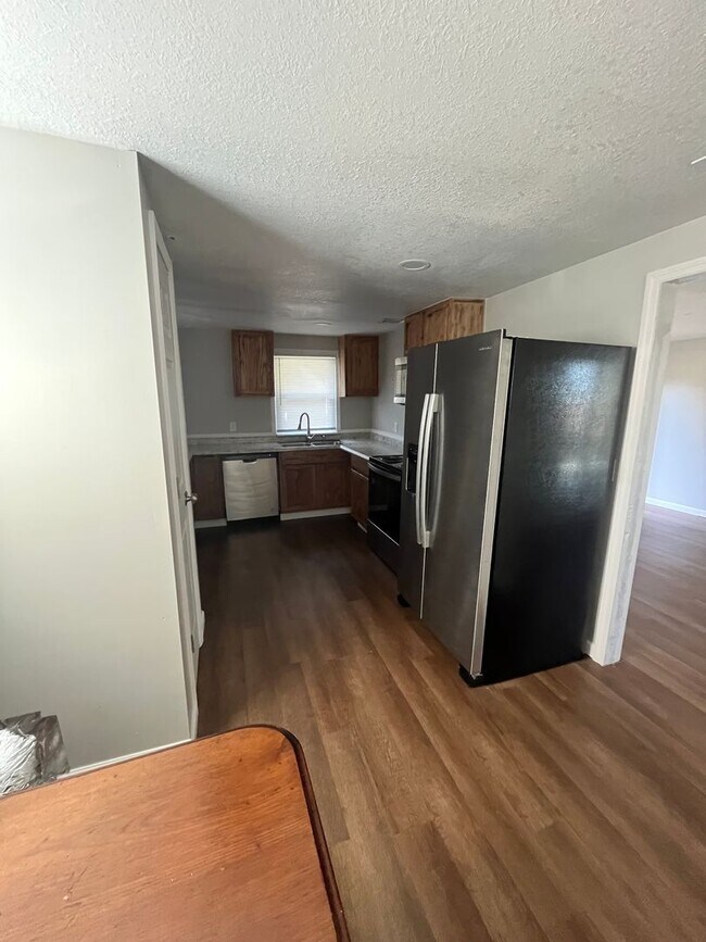 Foto del edificio - For Rent – 2 Bedroom Home with Marsh View