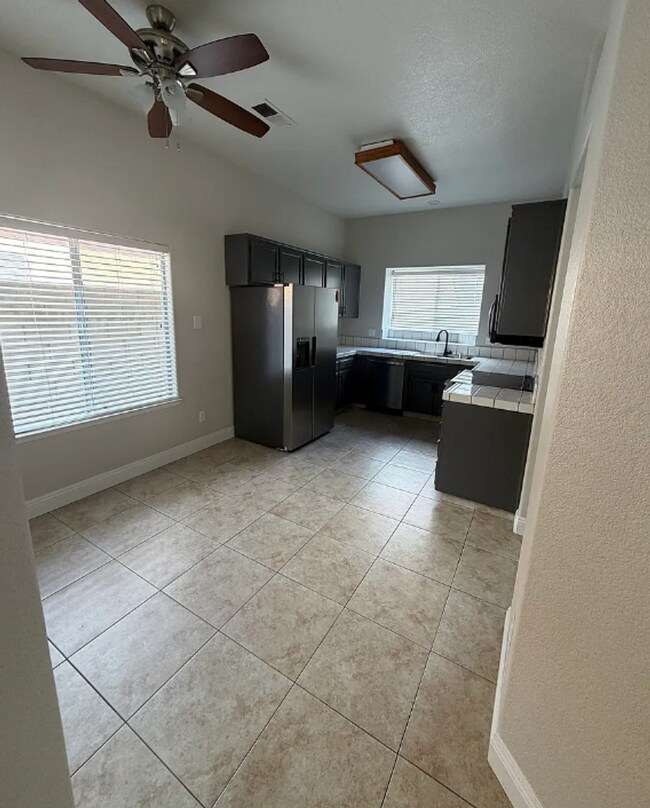 Foto del edificio - Freshly Upgraded 3 bed 2 bath Home MOVE IN Ready