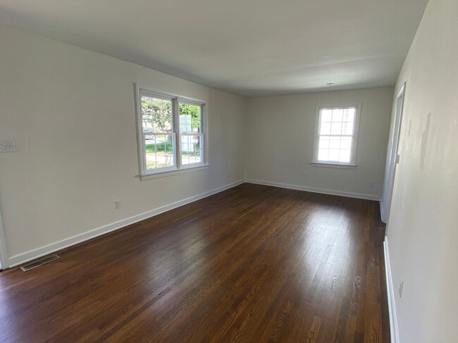 Building Photo - Updated Three bedroom Westover Hills Home Available immediately!