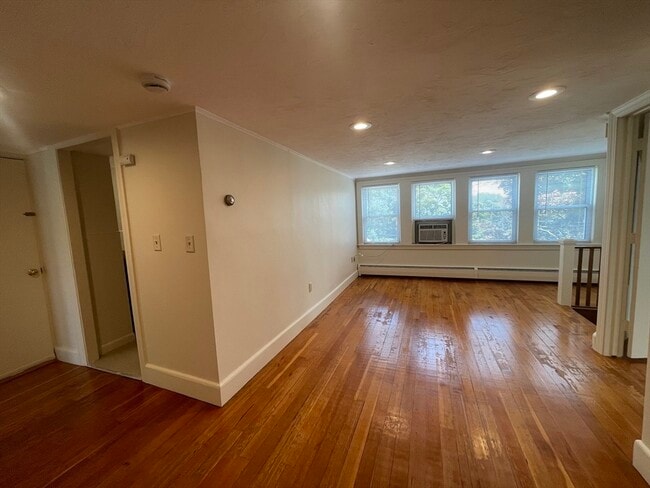 Building Photo - 164 Brown St