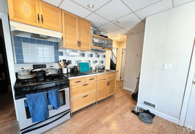 Building Photo - 105 Buttonwood St