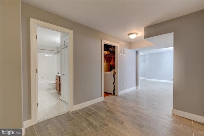 Building Photo - 8797 Ellis Mill Dr
