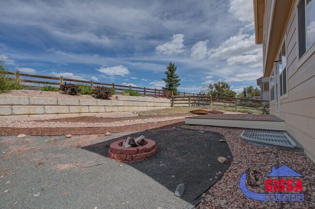 Building Photo - Beautiful home with 4 BR, 3.5 BA, 2 CAR wi...