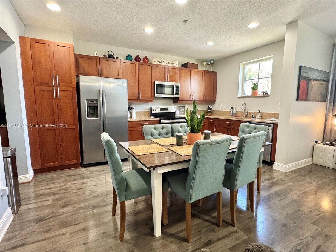 Foto principal - 1332 SW 2nd Ct