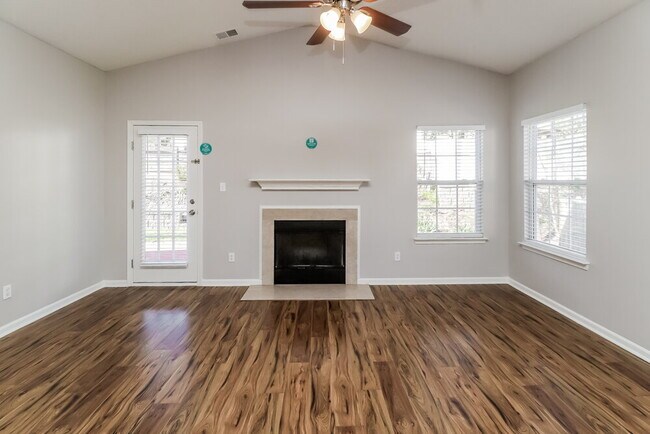 Foto del edificio - 110 Peterborough Dr