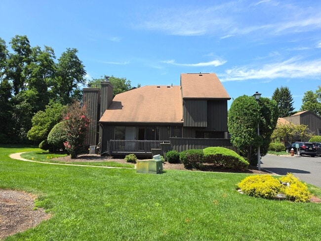 Building Photo - 544 Westgate Dr