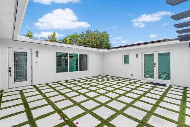 Foto del edificio - 904 SE 13th Ct