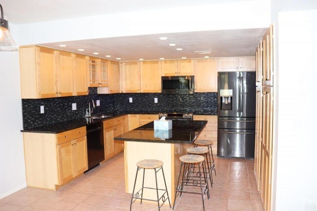 Building Photo - 9350 E Speedway Blvd, Unit 9