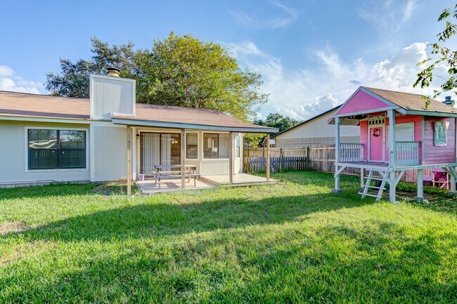 Building Photo - One Story Rental Home located near FM 78 a...