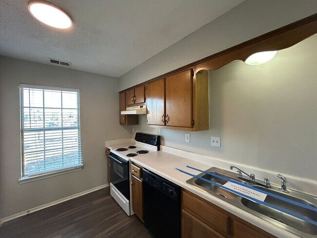 Building Photo - 6493 Summer Creek E